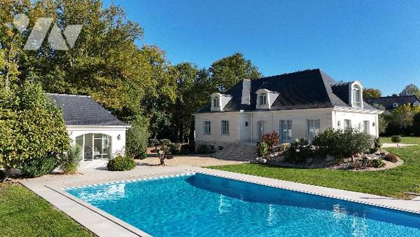 SAINT CYR SUR LOIRE (37540) Elégante propriété avec piscine dans un cadre d’exception de 1,4 hectare