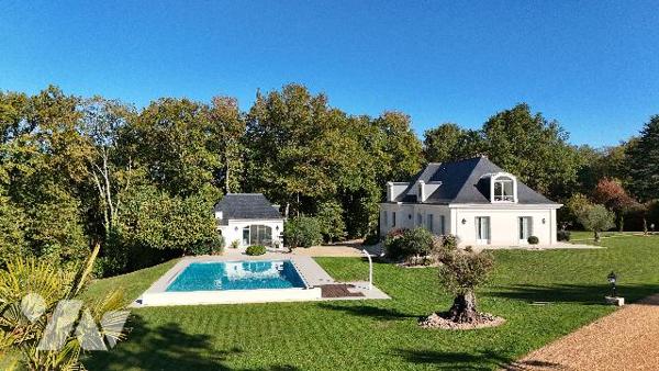 SAINT CYR SUR LOIRE (37540) Elégante propriété avec piscine dans un cadre d’exception de 1,4 hectare