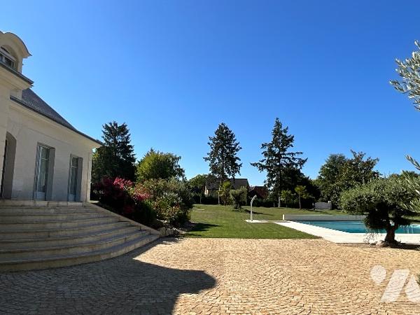 SAINT CYR SUR LOIRE (37540) Elégante propriété avec piscine dans un cadre d’exception de 1,4 hectare