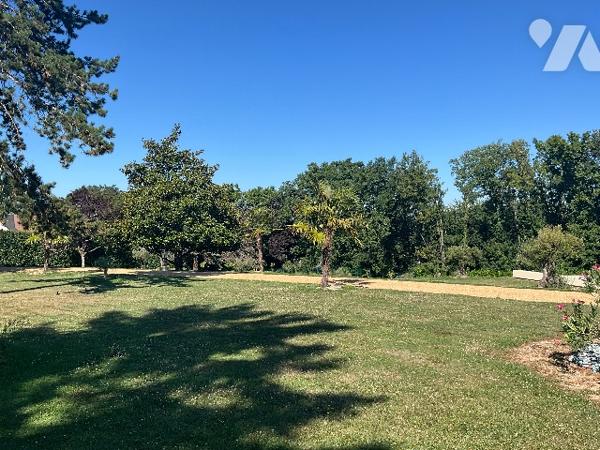 SAINT CYR SUR LOIRE (37540) Elégante propriété avec piscine dans un cadre d’exception de 1,4 hectare