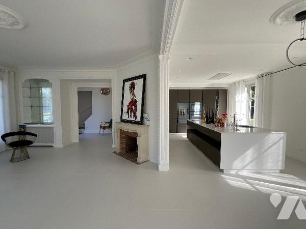 SAINT CYR SUR LOIRE (37540) Elégante propriété avec piscine dans un cadre d’exception de 1,4 hectare