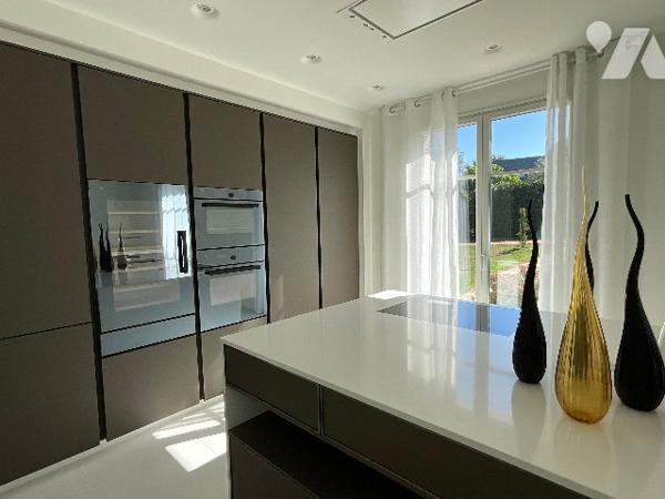 SAINT CYR SUR LOIRE (37540) Elégante propriété avec piscine dans un cadre d’exception de 1,4 hectare