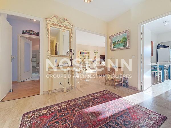 A VENDRE - MANDELIEU - 4P - VUE GOLF AVEC 2 GARAGES ET CAVE