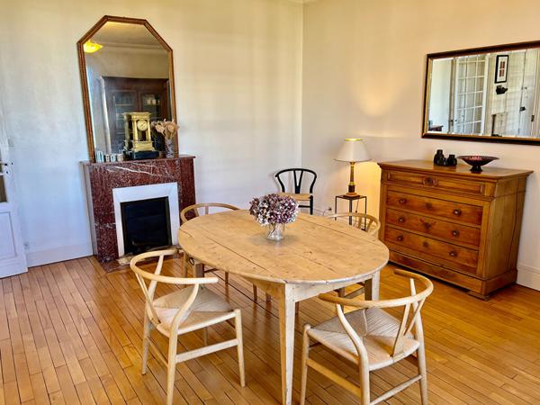 Beau T6 lumineux et traversant avec garage, cave et greniers