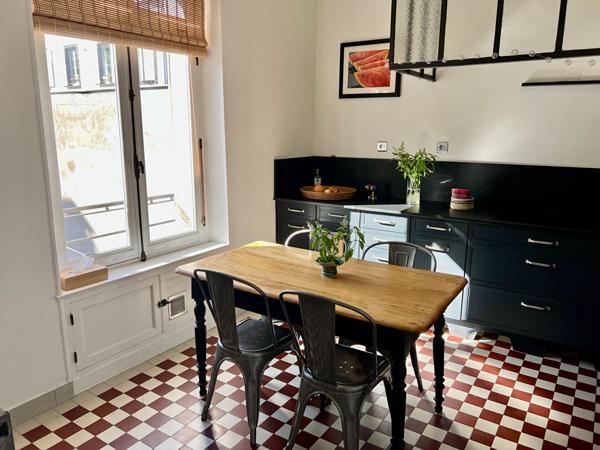 Beau T6 lumineux et traversant avec garage, cave et greniers