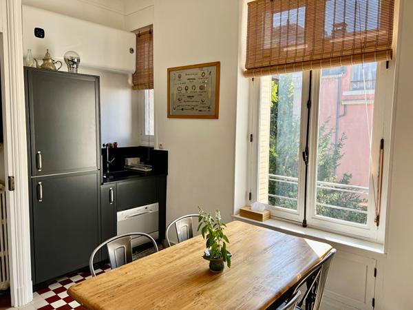Beau T6 lumineux et traversant avec garage, cave et greniers