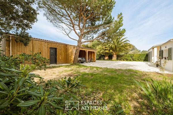 La douceur insulaire d’une Oléronaise au jardin luxuriant