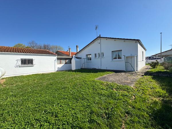 A 10 min de Rochefort : Echillais maison de plain pied avec 3 chambres et garage attenant