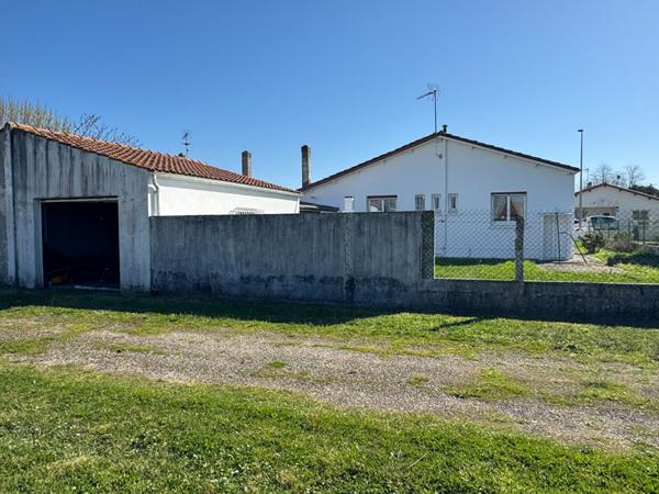 A 10 min de Rochefort : Echillais maison de plain pied avec 3 chambres et garage attenant