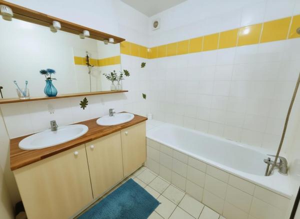 Appartement cosy lumineux avec balcon et 2 places de parkings