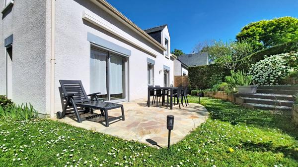 ORVAULT CHOLIERE : Coup de coeur pour cette charmante maison de 118 m2 habitables, vaste espace de vie lumineux, cuisine équipée, 3 chambres dont suite parentale, magnifique jardin Sud-Est , 1 garage + 3 stationnements extérieurs