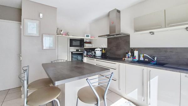ORVAULT CHOLIERE : Coup de coeur pour cette charmante maison de 118 m2 habitables, vaste espace de vie lumineux, cuisine équipée, 3 chambres dont suite parentale, magnifique jardin Sud-Est , 1 garage + 3 stationnements extérieurs