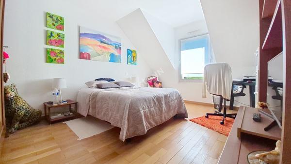 ORVAULT CHOLIERE : Coup de coeur pour cette charmante maison de 118 m2 habitables, vaste espace de vie lumineux, cuisine équipée, 3 chambres dont suite parentale, magnifique jardin Sud-Est , 1 garage + 3 stationnements extérieurs