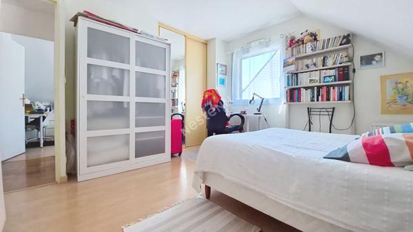 ORVAULT CHOLIERE : Coup de coeur pour cette charmante maison de 118 m2 habitables, vaste espace de vie lumineux, cuisine équipée, 3 chambres dont suite parentale, magnifique jardin Sud-Est , 1 garage + 3 stationnements extérieurs