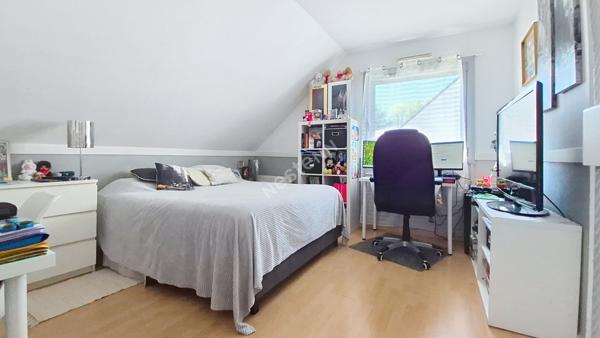 ORVAULT CHOLIERE : Coup de coeur pour cette charmante maison de 118 m2 habitables, vaste espace de vie lumineux, cuisine équipée, 3 chambres dont suite parentale, magnifique jardin Sud-Est , 1 garage + 3 stationnements extérieurs