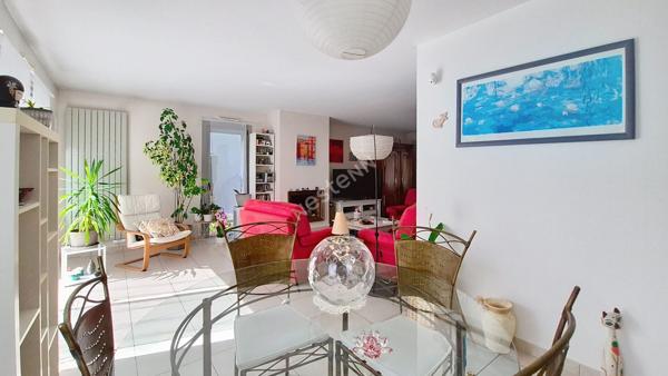 ORVAULT CHOLIERE : Coup de coeur pour cette charmante maison de 118 m2 habitables, vaste espace de vie lumineux, cuisine équipée, 3 chambres dont suite parentale, magnifique jardin Sud-Est , 1 garage + 3 stationnements extérieurs