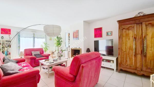ORVAULT CHOLIERE : Coup de coeur pour cette charmante maison de 118 m2 habitables, vaste espace de vie lumineux, cuisine équipée, 3 chambres dont suite parentale, magnifique jardin Sud-Est , 1 garage + 3 stationnements extérieurs