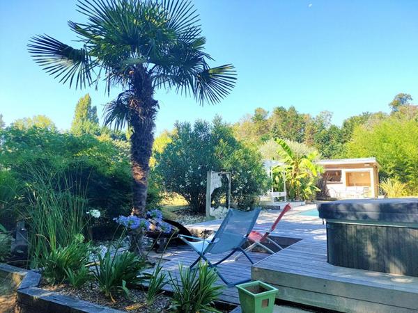 MAISON 206 m² - GARAGE 45 m² - PISCINE AVEC POOL HOUSE 40 m² - TERRAIN 2285 m²