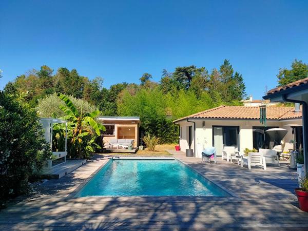 MAISON 206 m² - GARAGE 45 m² - PISCINE AVEC POOL HOUSE 40 m² - TERRAIN 2285 m²