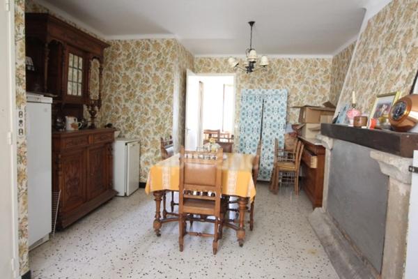 Dpt Aveyron (12), à vendre SAINT JEAN DU BRUEL maison P6 de 109 m²
