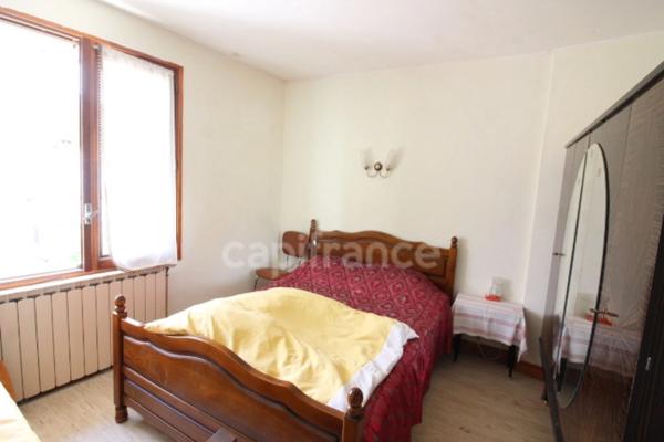 Dpt Aveyron (12), à vendre SAINT JEAN DU BRUEL maison P6 de 109 m²