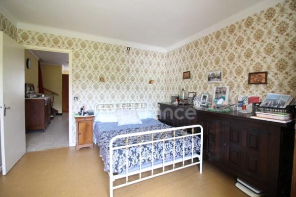 Dpt Aveyron (12), à vendre SAINT JEAN DU BRUEL maison P6 de 109 m²