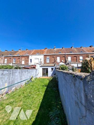 A VENDRE CHEZ VOTRE NOTAIRE- A ARMENTIERES (59)-dans le NORD-MAISON MITOYENNE DE CENTRE VILLE A...