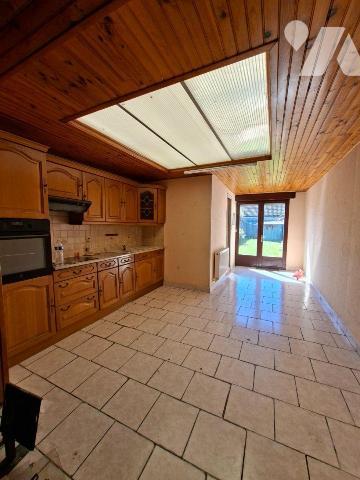 A VENDRE CHEZ VOTRE NOTAIRE- A ARMENTIERES (59)-dans le NORD-MAISON MITOYENNE DE CENTRE VILLE A...