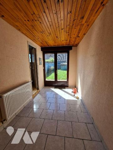 A VENDRE CHEZ VOTRE NOTAIRE- A ARMENTIERES (59)-dans le NORD-MAISON MITOYENNE DE CENTRE VILLE A...