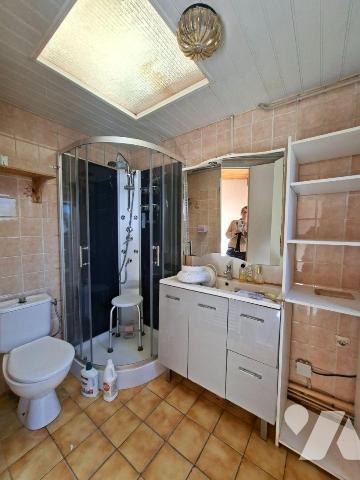 A VENDRE CHEZ VOTRE NOTAIRE- A ARMENTIERES (59)-dans le NORD-MAISON MITOYENNE DE CENTRE VILLE A...