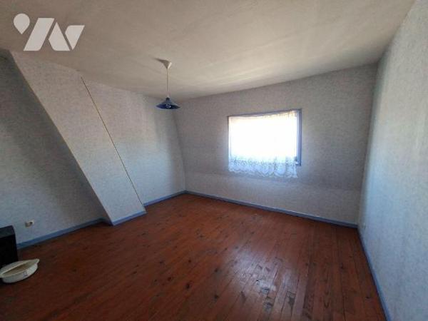 A VENDRE CHEZ VOTRE NOTAIRE- A ARMENTIERES (59)-dans le NORD-MAISON MITOYENNE DE CENTRE VILLE A...