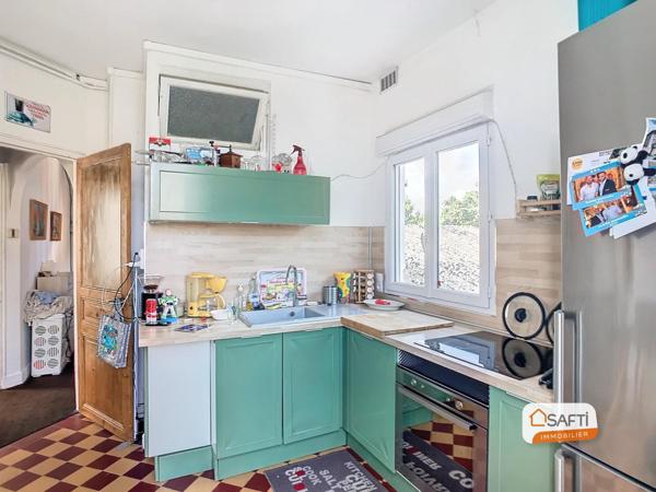 Grande maison avec deux zones distictes.