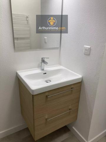 Location                                                      Appartement
                        
                     3 pièces                      84 m2                     à Josselin