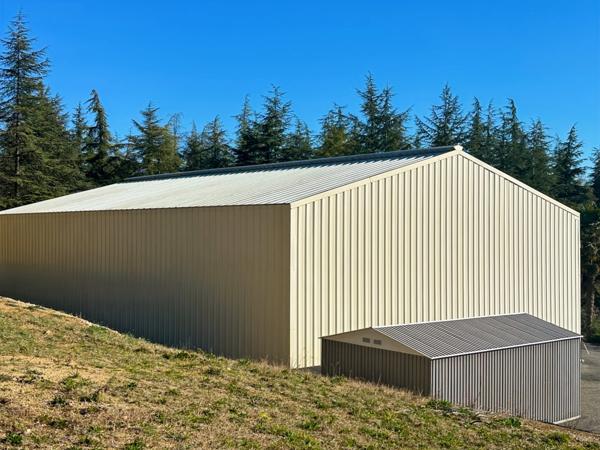 Dpt Gers (32) - à vendre proche de AUCH bâtiment de 240 m2 et terrain constructible de 3000 m2