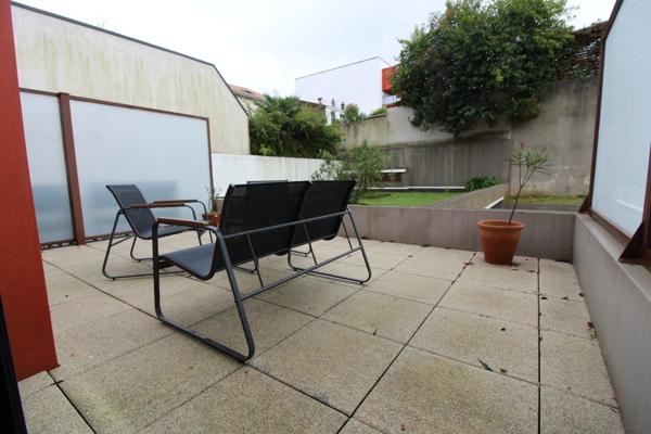 85000 -La ROCHE sur YON plein centre ville, dans résidence avec ASCENCEUR, Appartement T2 avec TERRASSE, PARKING et CAVE sécurisés