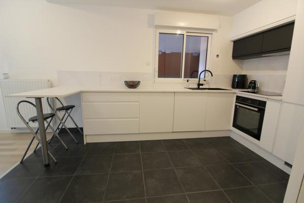 85000 -La ROCHE sur YON plein centre ville, dans résidence avec ASCENCEUR, Appartement T2 avec TERRASSE, PARKING et CAVE sécurisés