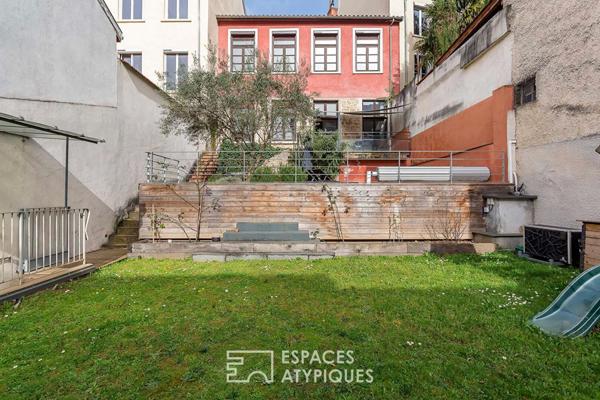 Maison ancienne avec jardin et piscine