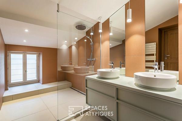 Maison ancienne avec jardin et piscine