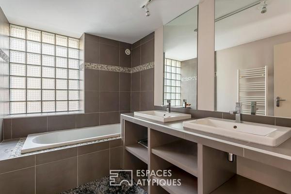 Maison ancienne avec jardin et piscine