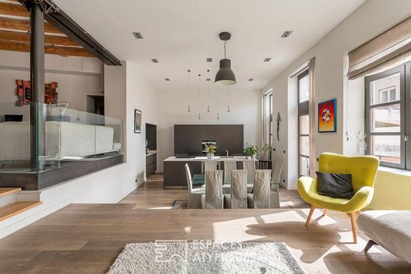 Maison ancienne avec jardin et piscine