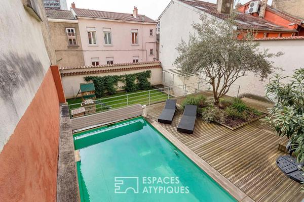 Maison ancienne avec jardin et piscine