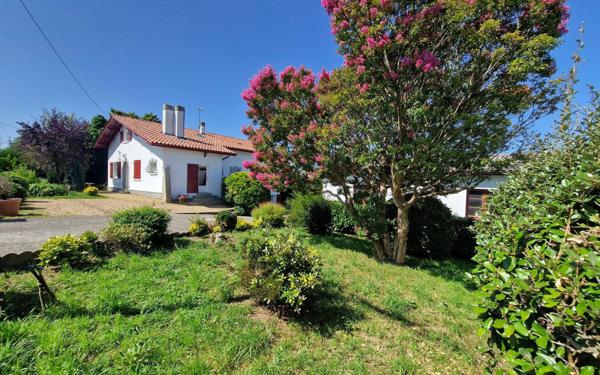 Maison à vendre    8 pièces •  Arcangues