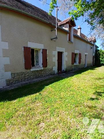 Maison à restaurer avec jardin et garage