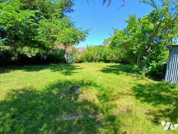 Maison à restaurer avec jardin et garage