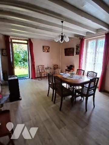 Maison à restaurer avec jardin et garage