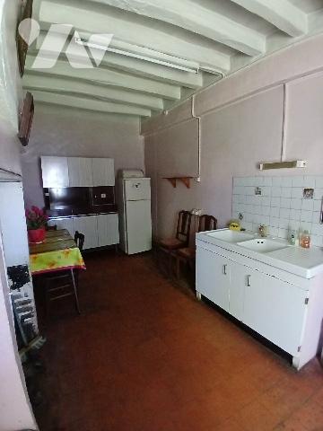 Maison à restaurer avec jardin et garage