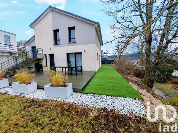 Maison traditionnelle 4 pièces de 95 m² à Villers-le-Lac (25130)