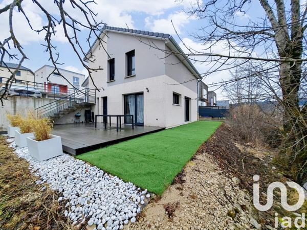 Maison traditionnelle 4 pièces de 95 m² à Villers-le-Lac (25130)
