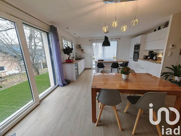 Maison traditionnelle 4 pièces de 95 m² à Villers-le-Lac (25130)