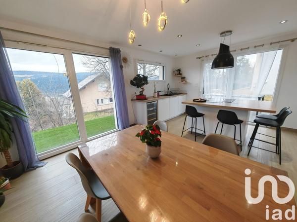 Maison traditionnelle 4 pièces de 95 m² à Villers-le-Lac (25130)